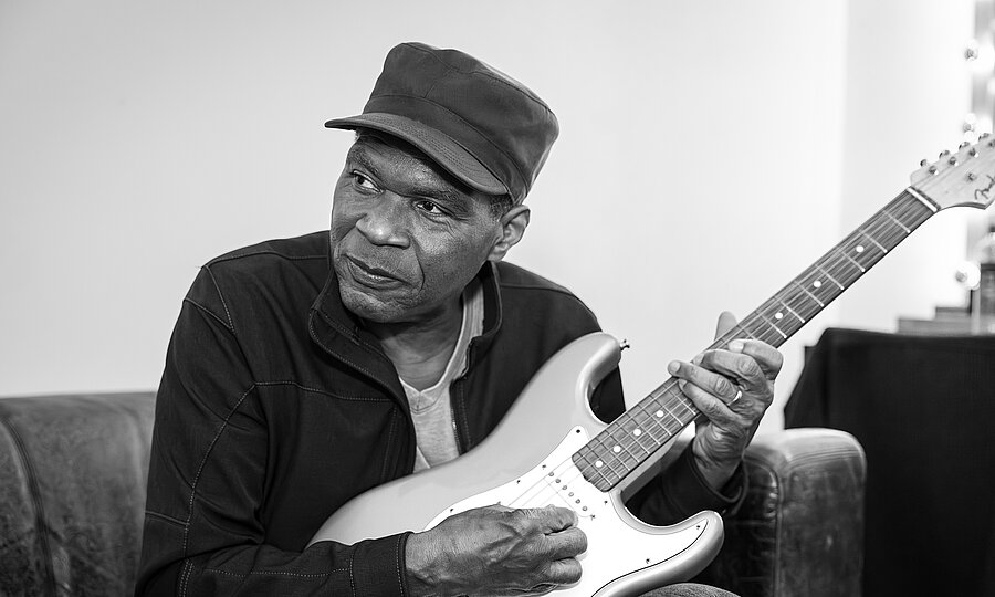 THE ROBERT CRAY BAND
