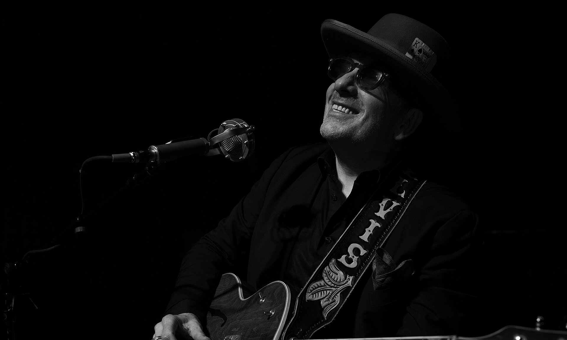 ELVIS COSTELLO & THE IMPOSTERS WITH CHARLIE SEXTON